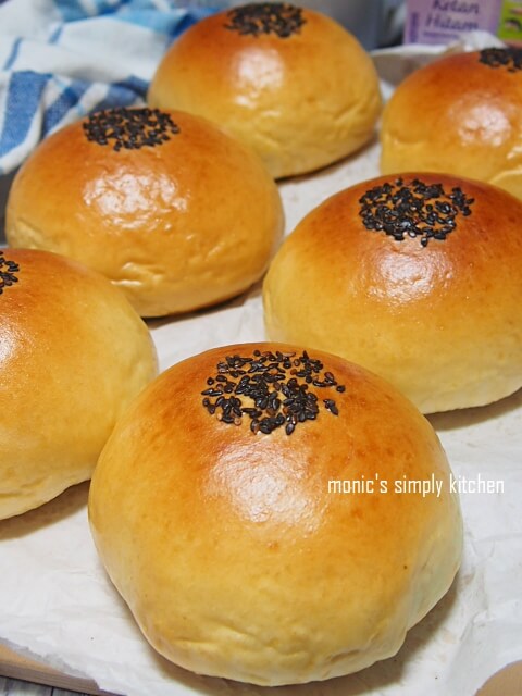 red bean paste bread