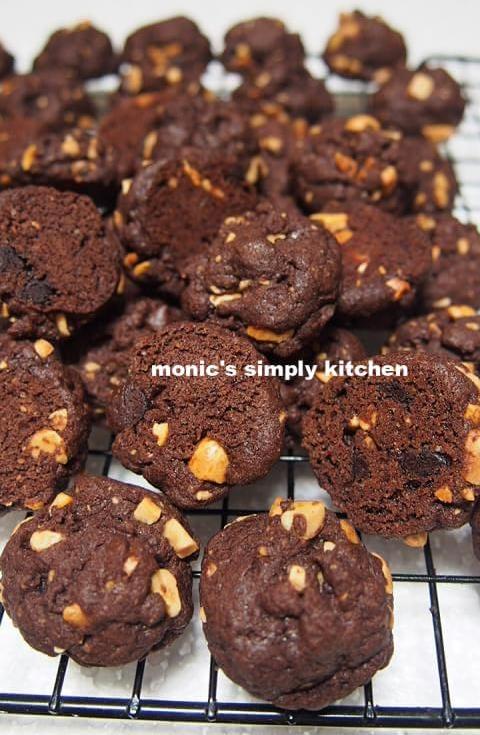 Famous Amos Double Chocolate Cookies